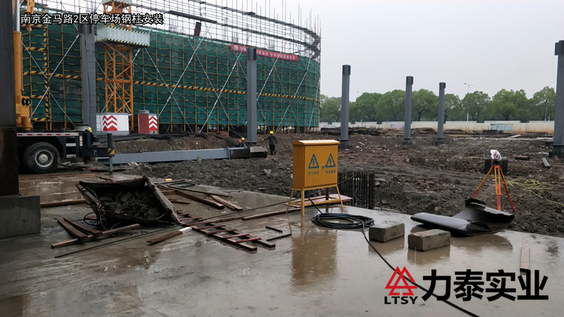 南京金马路2区停车场钢柱安装.jpg