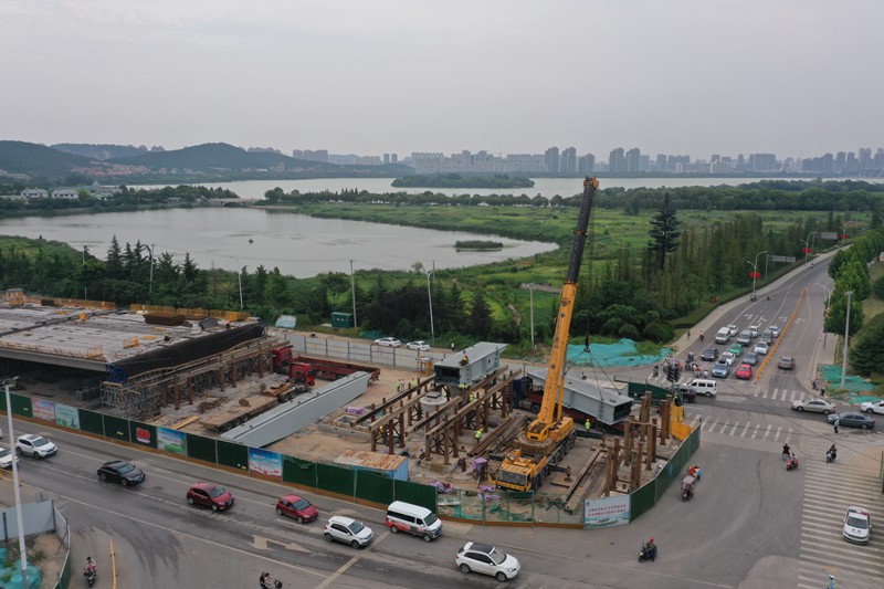 徐州三环南路钢箱桥梁工程施工现场.jpg